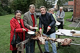 Jochen Kowalski mit Monika und Eberhard Diepgen nach dem Konzert beim anschließenden Zusammensein auf dem Kirchplatz, 18.09.2010 (Foto: M. Schuster)