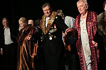 Jochen Kowalski als Max Wallstein mit Ks Jutta Vulpius und Harald Warmbrunn in "Villa Verdi" / Premiere am 24.04.2013 in der Volksbühne Berlin