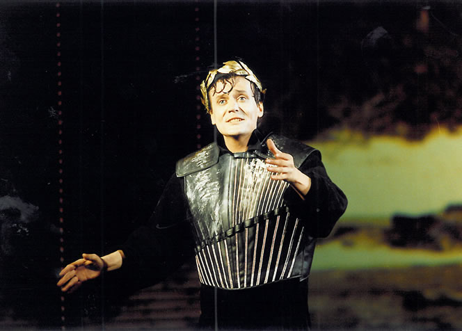 Als Cesare an der Komischen Oper Belin.
